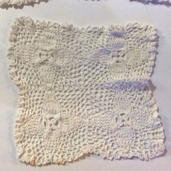 White Doily Place Mats - Vintage - Picture 12 of 12